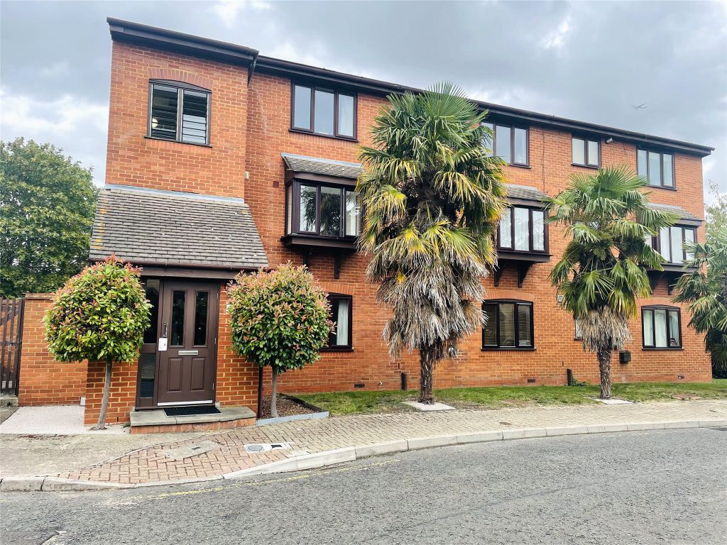 1 bed flat to rent in Bowman Mews, London SW18, £1,500 pcm Zoopla