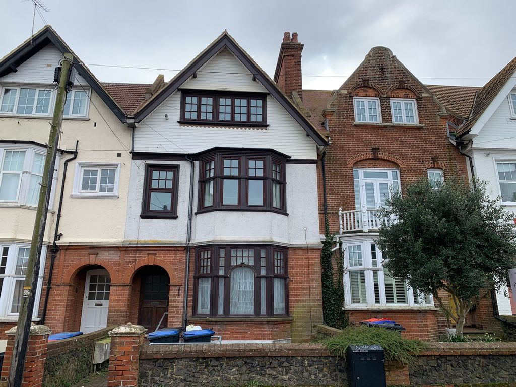 1 bed flat to rent in 27 Westgate Bay Avenue, WestgateOnSea CT8, £750