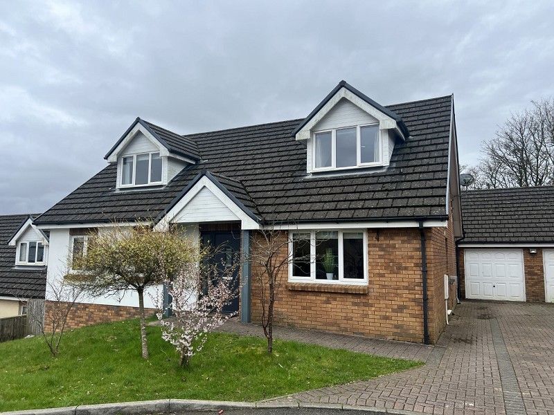 4 bed detached bungalow for sale in Cae Graynor, Tycroes, Ammanford