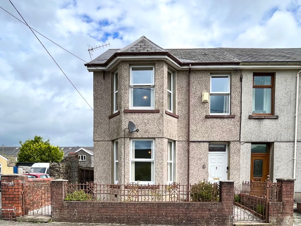 4 bed semidetached house for sale in Tudor Avenue, Hirwaun, Aberdare