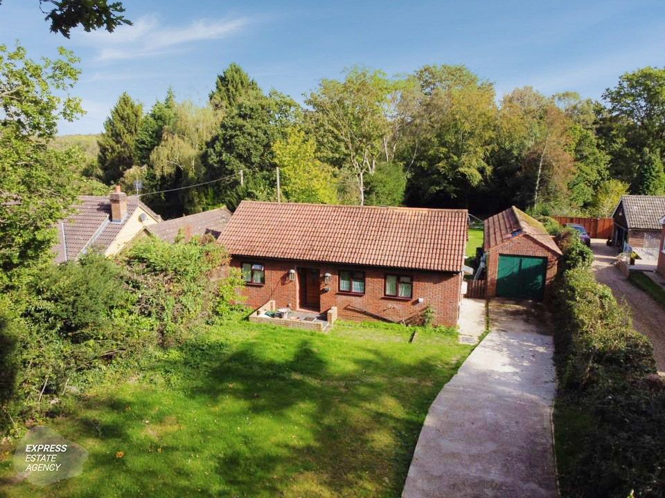 2 bed detached bungalow for sale in Ashurst Drive, Tadworth KT20, £