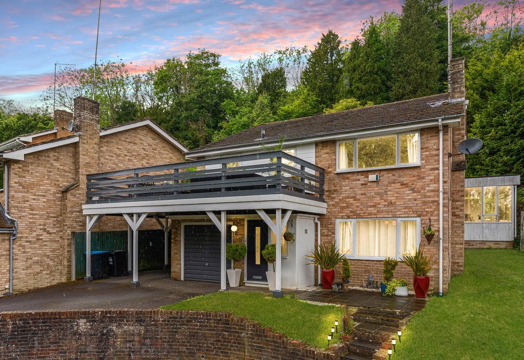 4 bed detached house for sale in Regents Close, Whyteleafe CR3, £