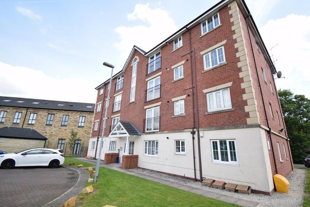 2 bed flat to rent in Moorcroft, Ossett WF5, £695 pcm Zoopla