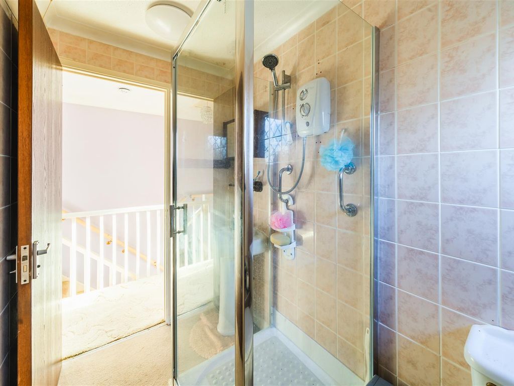 3 bed semidetached house for sale in Curlew Close, Stapleton, Bristol