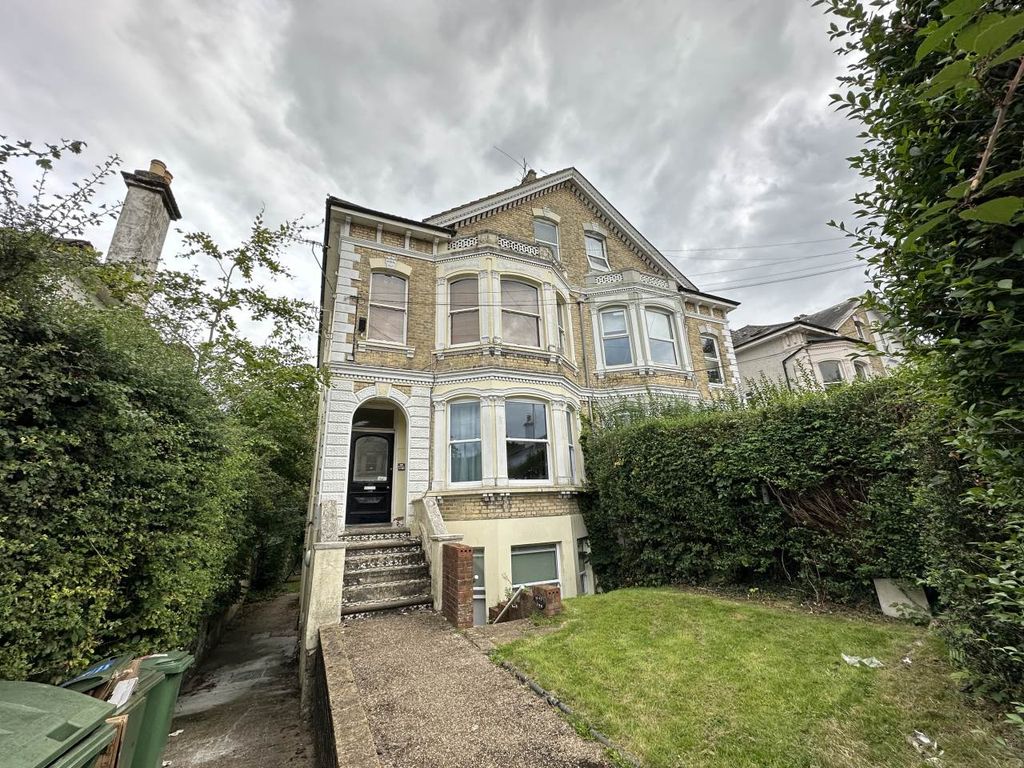 1 bed flat to rent in Upper Grosvenor Road, Tunbridge Wells, Kent TN1