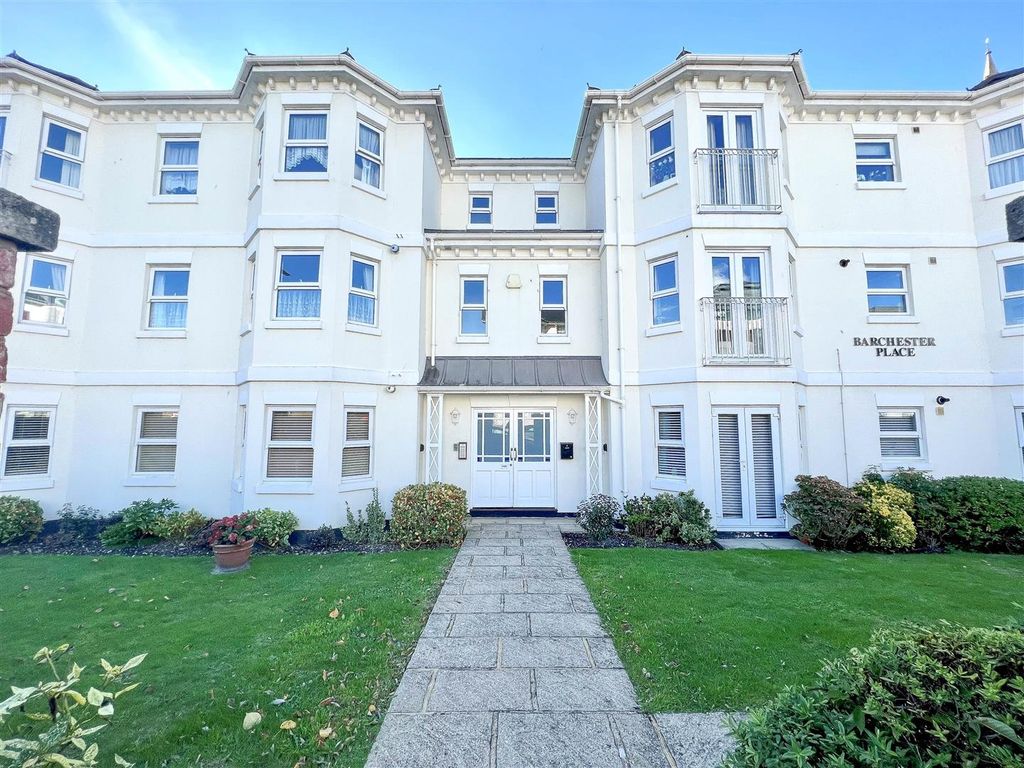 2 bed flat for sale in Hardwick Road, Eastbourne BN21 Zoopla
