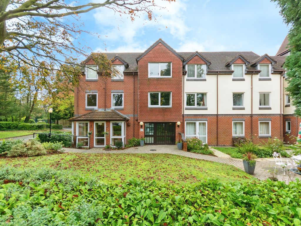 2 bed flat for sale in Grange Road, Solihull, West Midlands B91, £