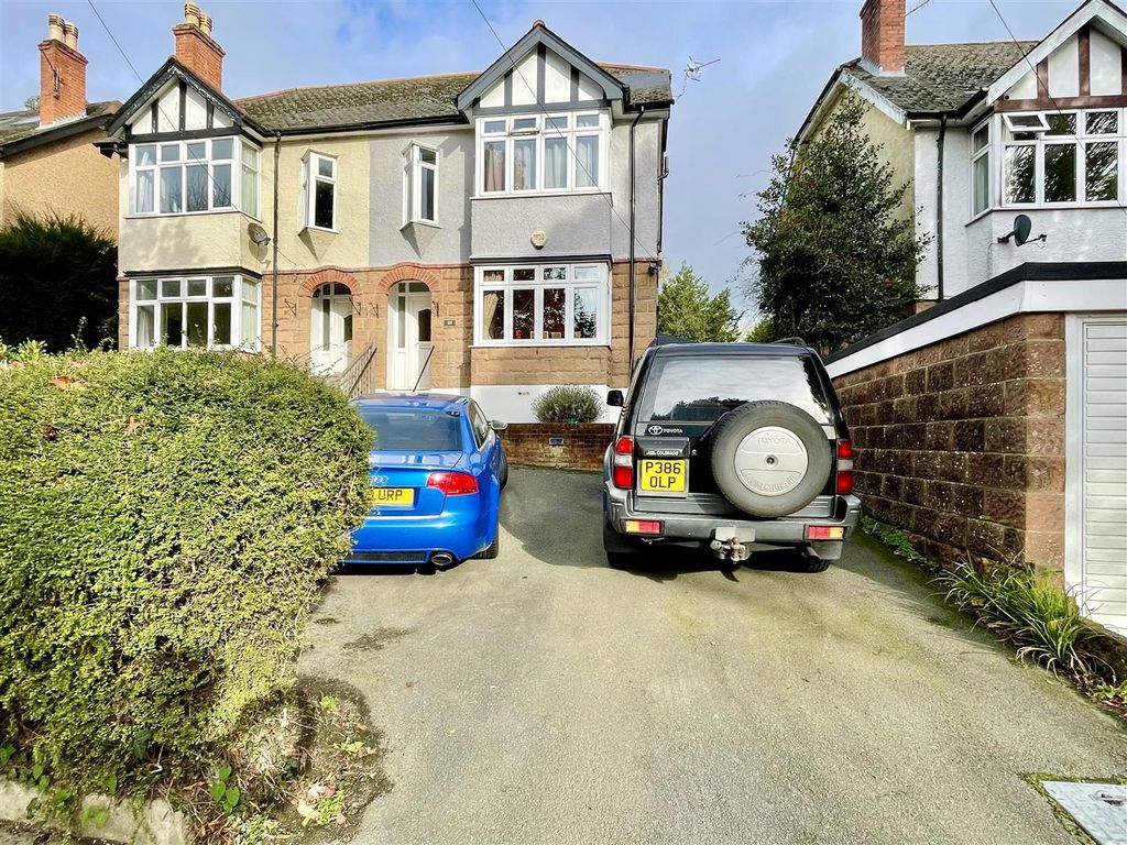 4 bed semidetached house for sale in St. Helens Park Road, Hastings