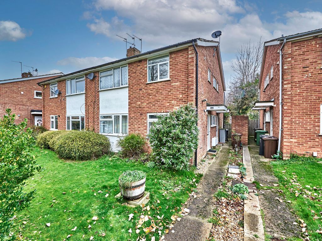 2 bed for sale in Gilpin Green, Harpenden, Hertfordshire AL5