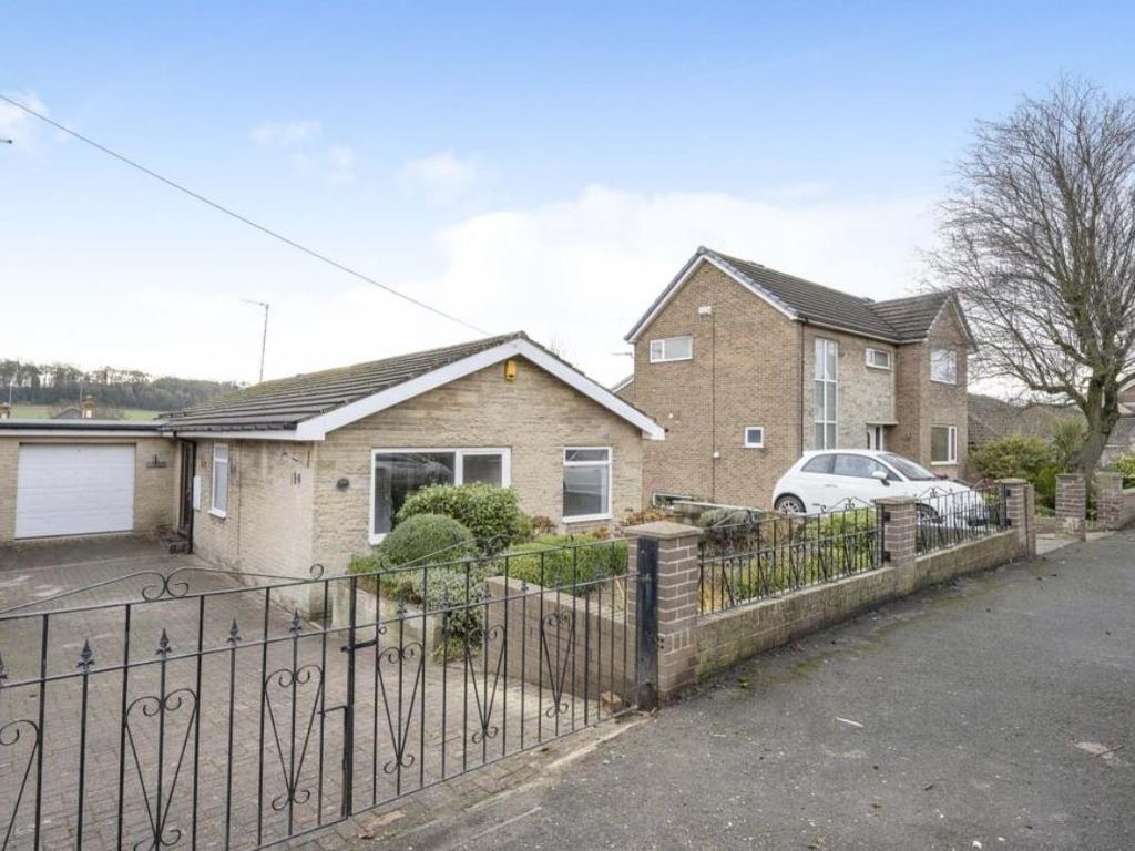 4 bed detached bungalow to rent in Hawthorn Avenue, Maltby, Rotherham