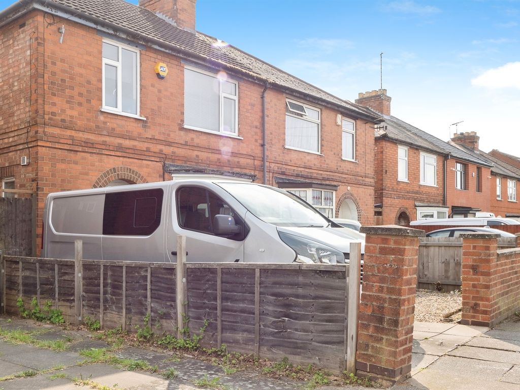 3 bed semidetached house for sale in Evesham Road, Leicester LE3, £