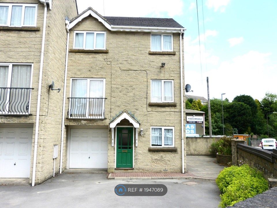 3 bed semidetached house to rent in Darwin Avenue, Buxton SK17, £1,000