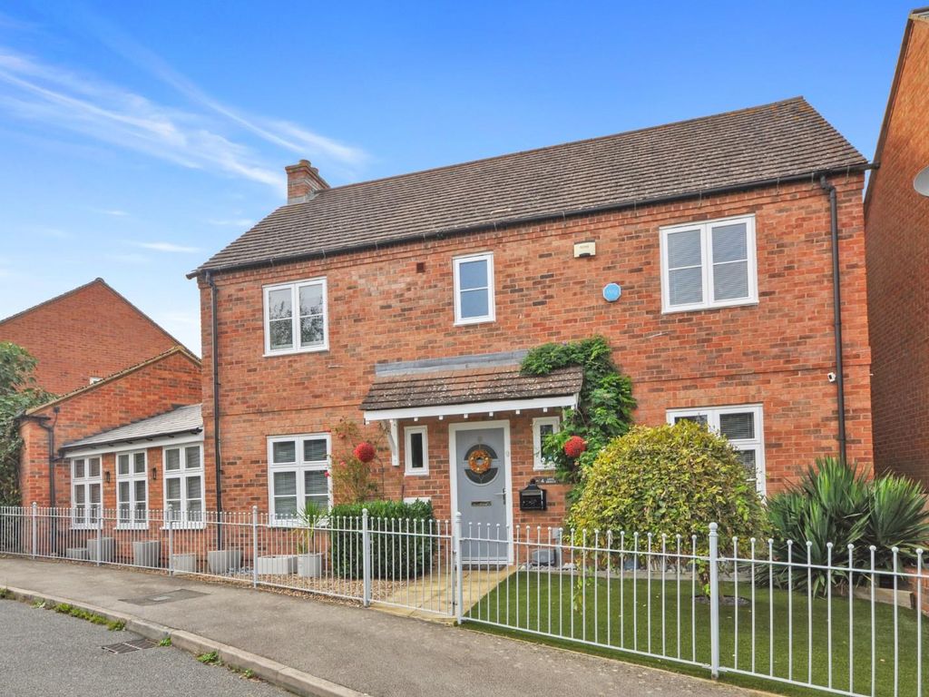 3 bed detached house for sale in Long Breech, Mawsley Village