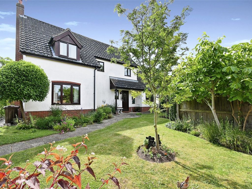 3 bed detached house for sale in Chapel Loke, Spooner Row, Wymondham