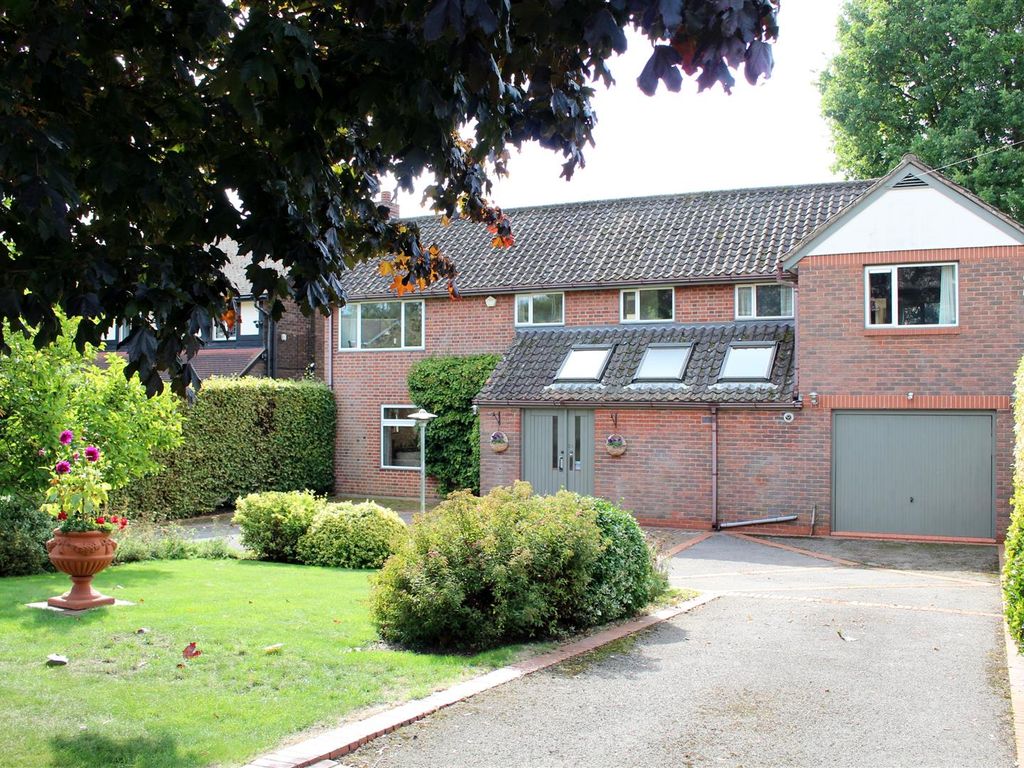 4 bed detached house for sale in Mymms Drive, Brookmans Park, Hatfield ...