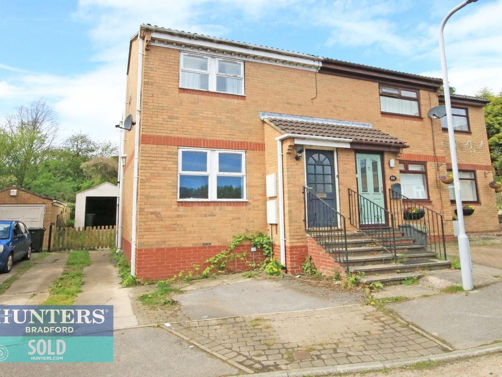 3 bed semidetached house for sale in Burberry Close Bierley, Bradford
