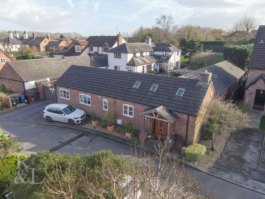 3 bed barn conversion for sale in Main Street, Gamston, Nottingham NG2