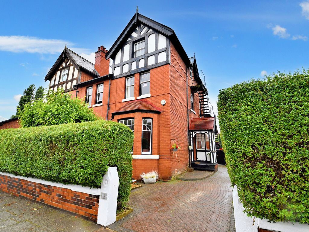 5 bed semidetached house for sale in Grange Drive, Monton M30, £