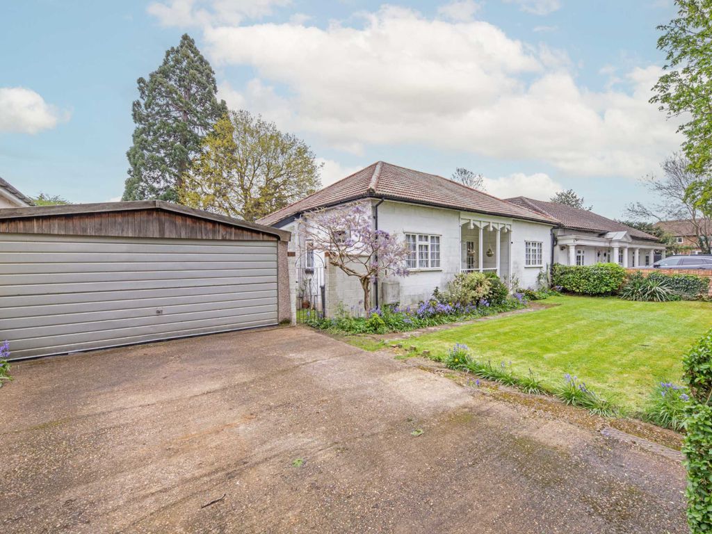 3 bed bungalow for sale in Kenton Avenue, SunburyOnThames TW16 Zoopla