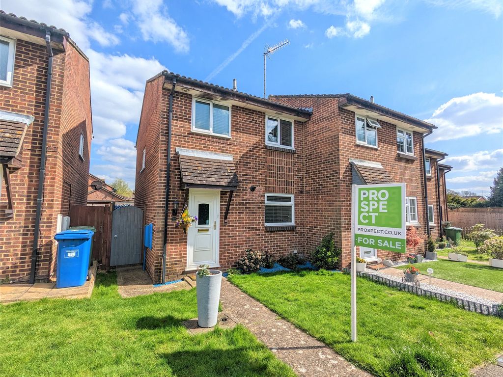 3 bed end terrace house for sale in Avocet Crescent, College Town, Sandhurst, Berkshire GU47