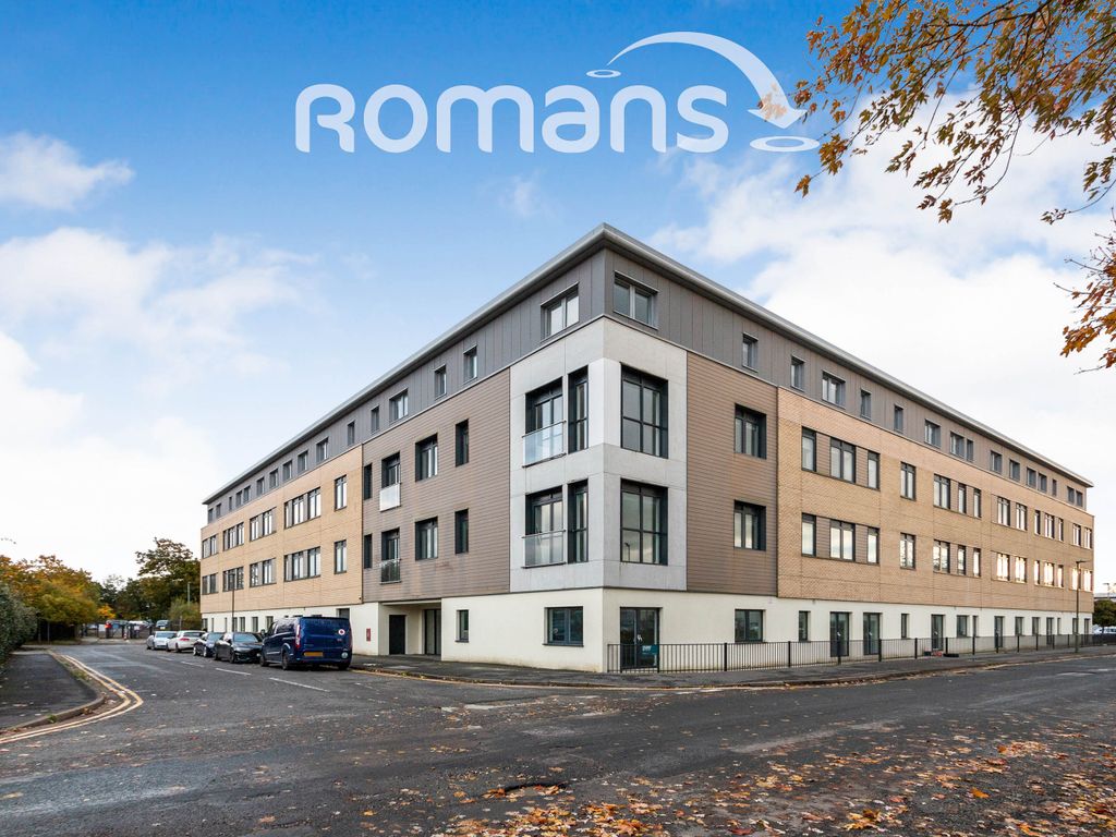 1 bed flat to rent in Lyon Way, Frimley, Camberley GU16, £1,200 pcm