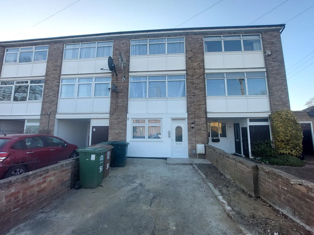 1 bed town house to rent in Stanwell New Road, Staines Upon Thames