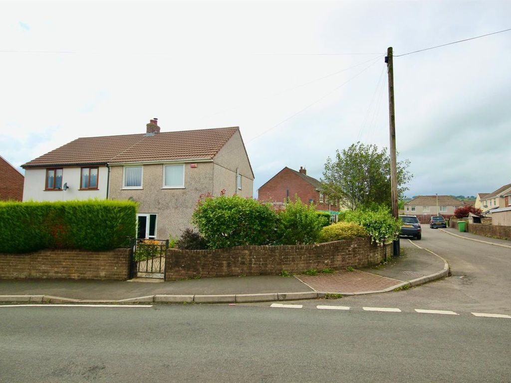 3 bed semidetached house for sale in Penywaun Road, Pentwyn Crumlin