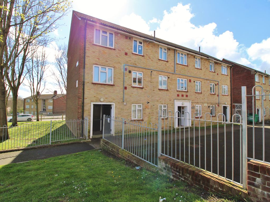 1 bed flat for sale in Rochford Road, Cosham, Portsmouth PO6, £135,000