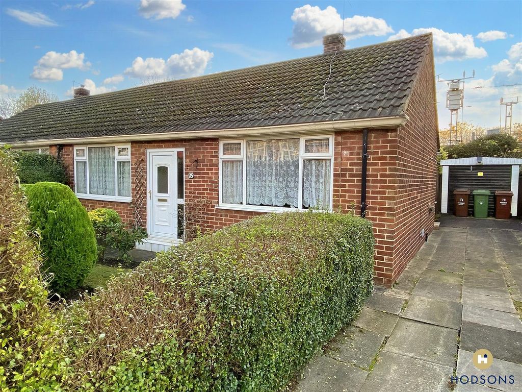 2 bed semidetached bungalow for sale in Cliff Park Avenue, Wakefield