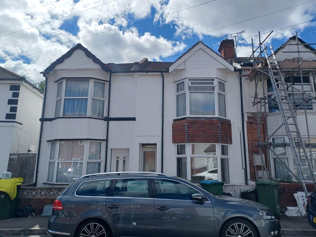 2 bed flat for sale in Ground Floor Flat, 121 Earls Road, Southampton