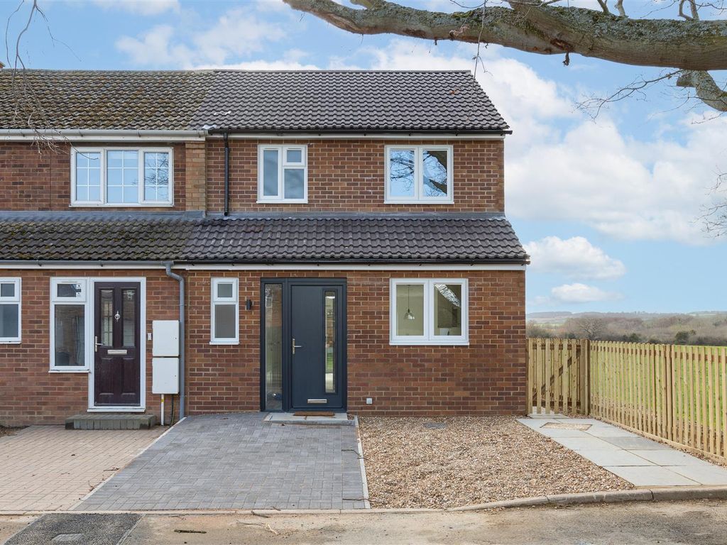 3 bed end terrace house for sale in Swinburne Avenue, Hitchin, Herts