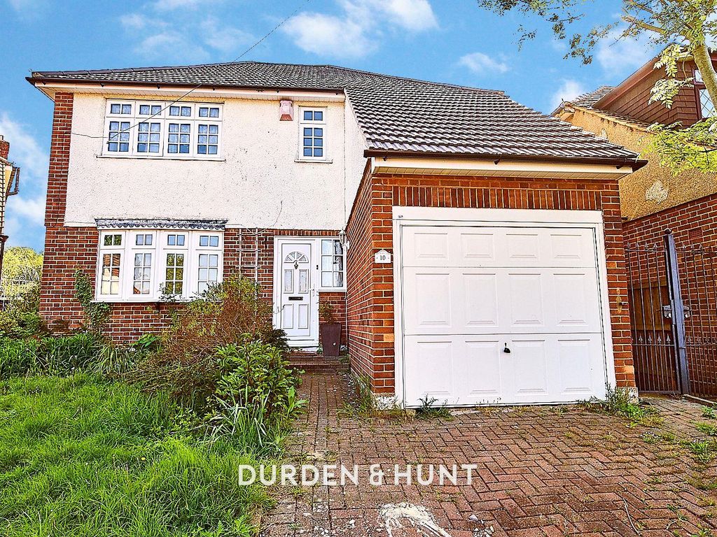 3 bed detached house for sale in Fairview Close, Chigwell IG7 Zoopla