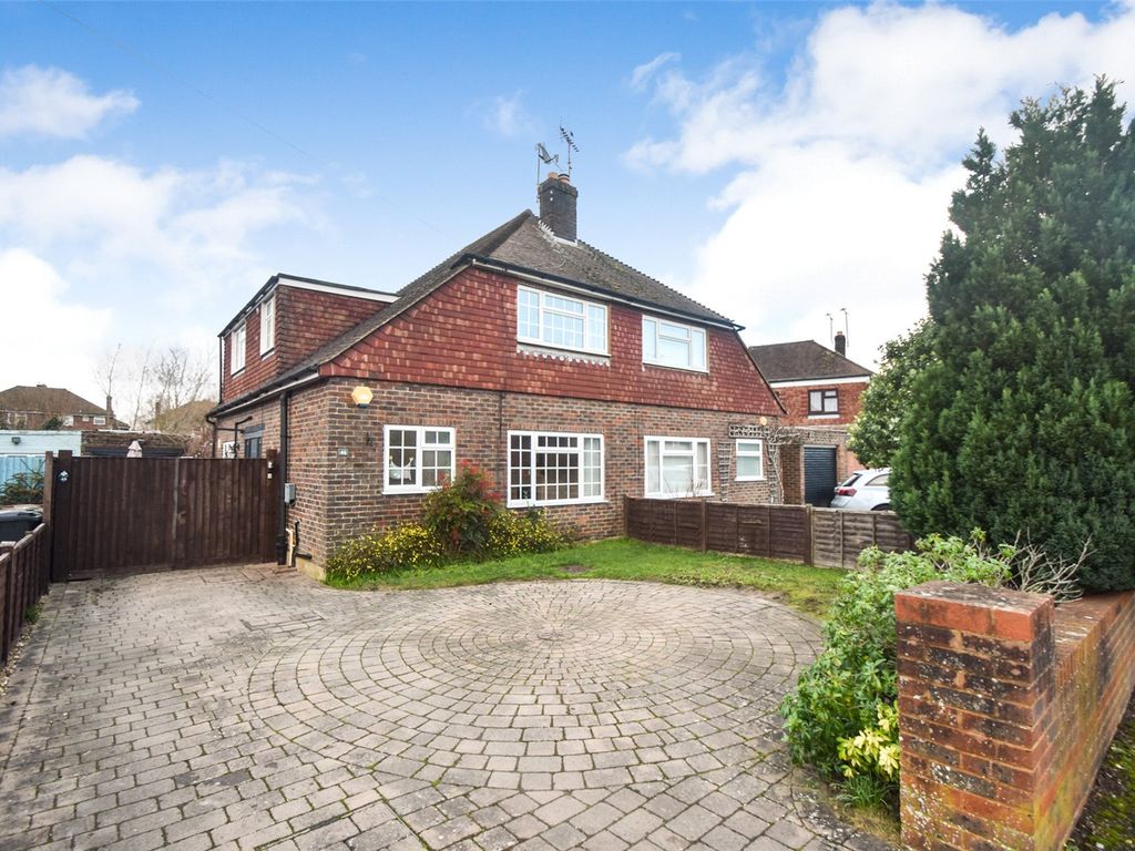 3 bed semidetached house for sale in Kings Avenue, Tongham, Farnham