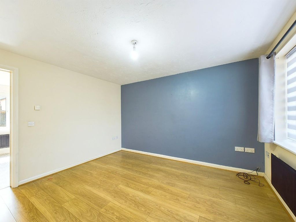 3 bed terraced house to rent in School Street, Cottingley, Bingley BD16