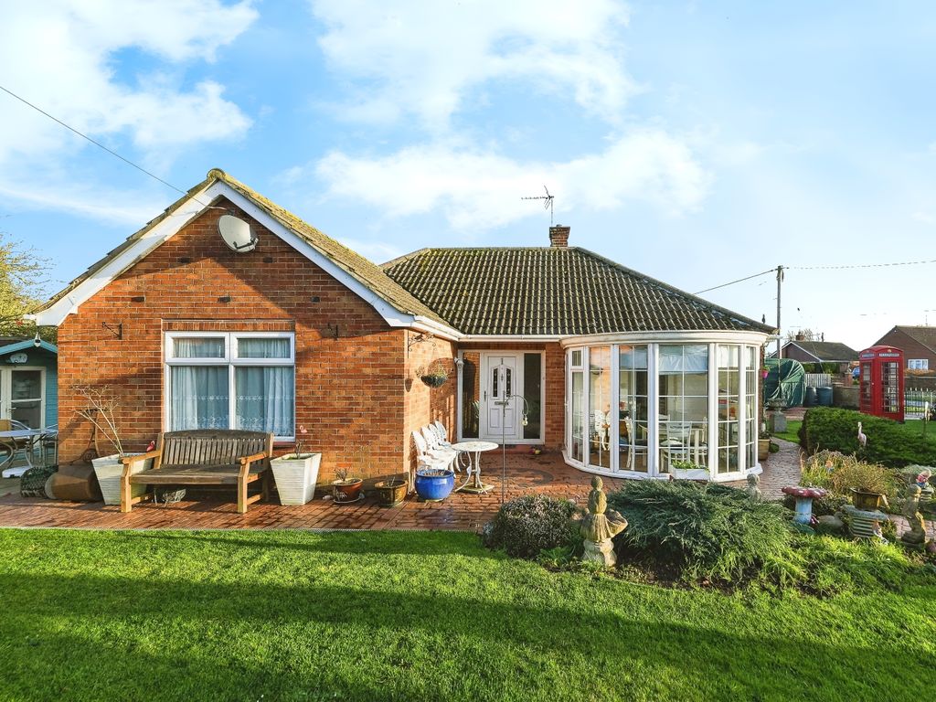 2 bed bungalow for sale in Collingwood Close, Heacham, King's Lynn