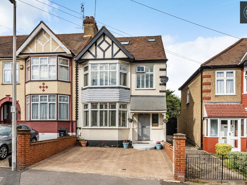 4 bed semidetached house for sale in Arlington Road, Woodford Green