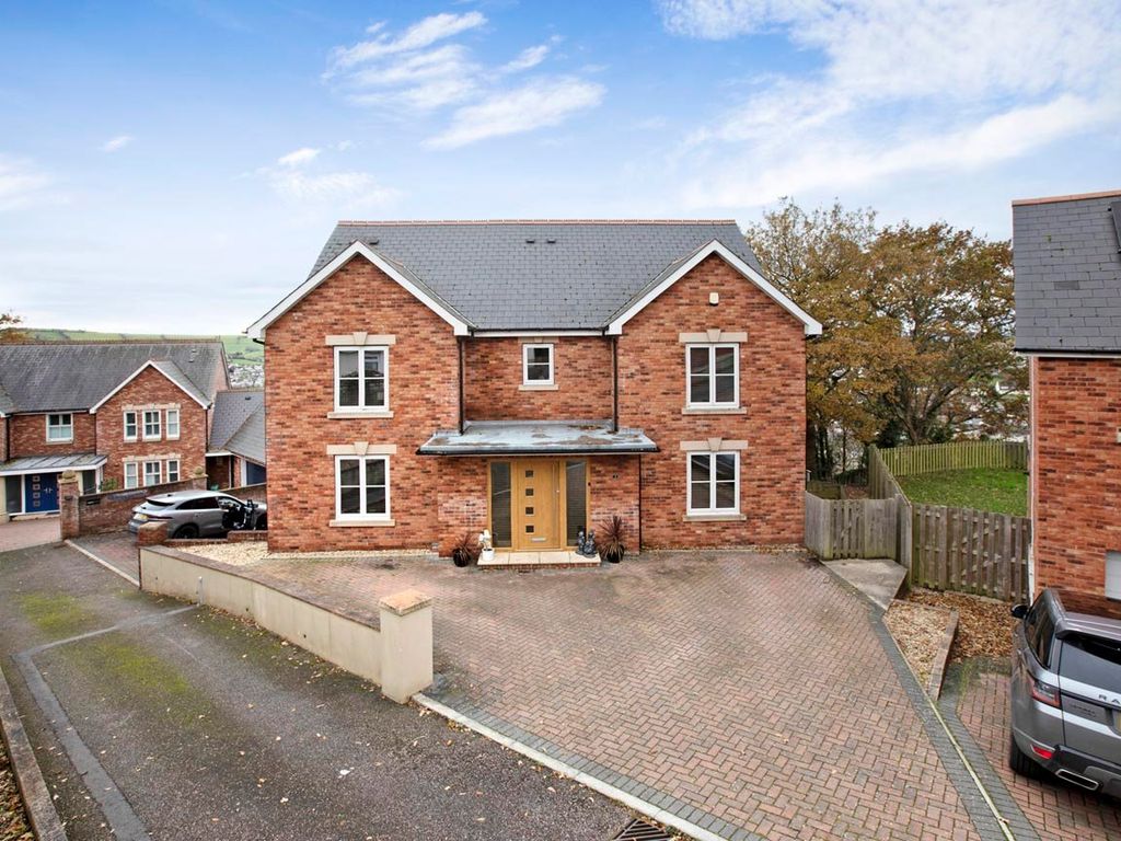 6 bed detached house for sale in Grace Gardens, Teignmouth TQ14, £