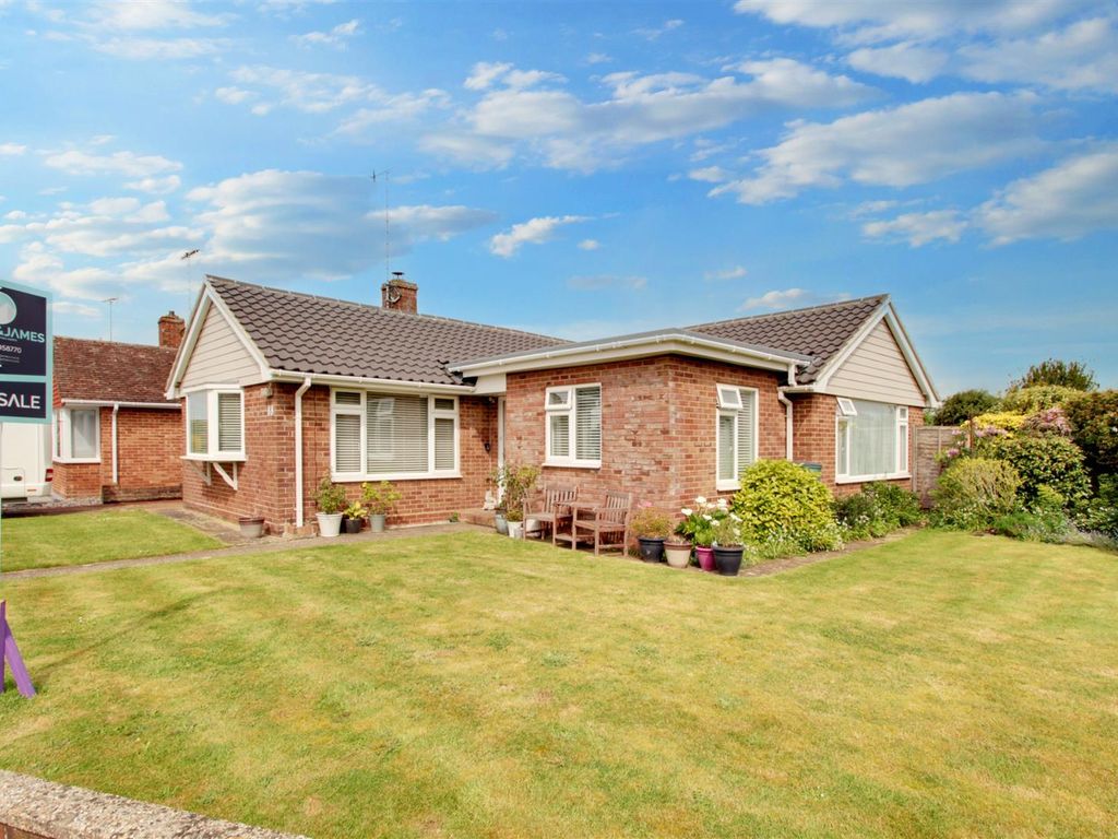 3 bed detached bungalow for sale in Singleton Crescent, GoringBySea