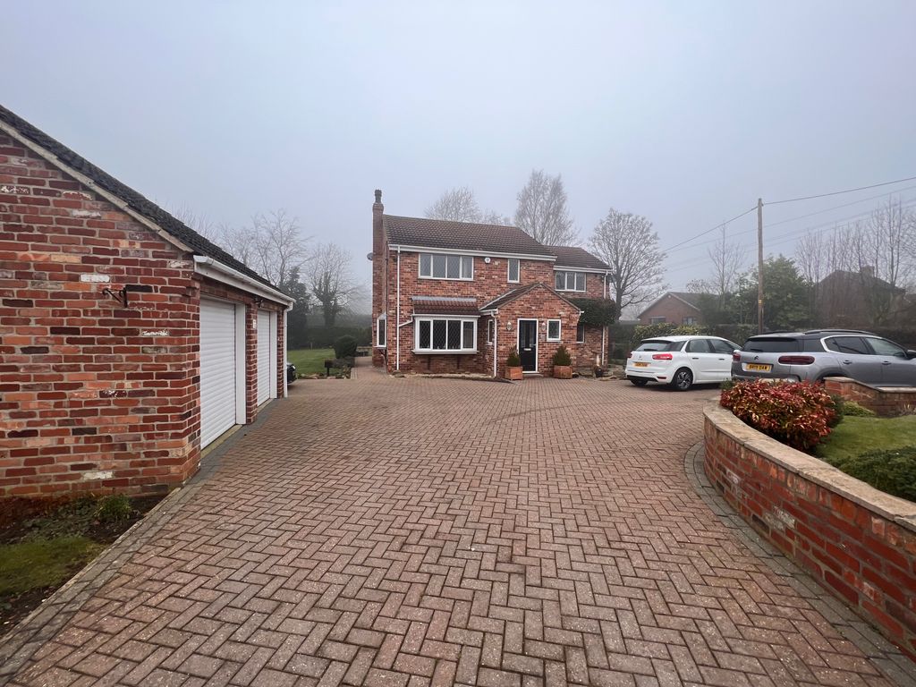 4 bed detached house for sale in Pinfold Lane, Pollington, Goole