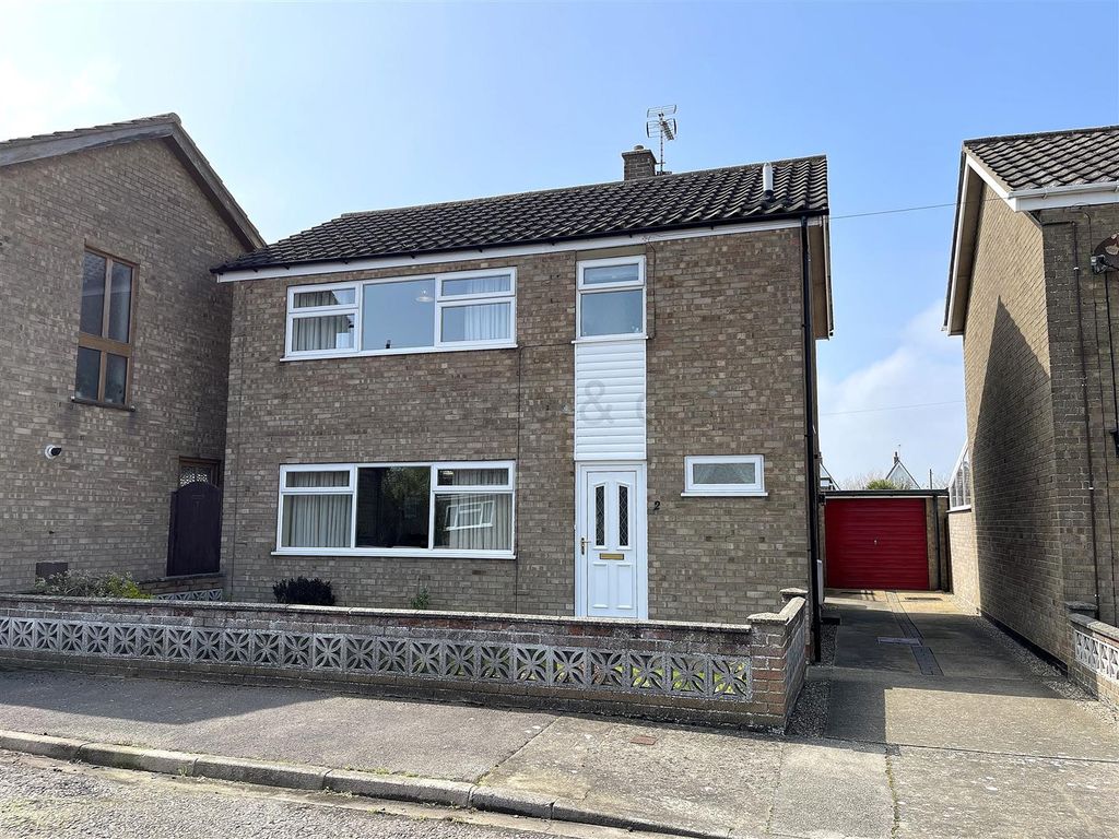 3 bed detached house for sale in Foxglove Close, Lowestoft NR33 Zoopla