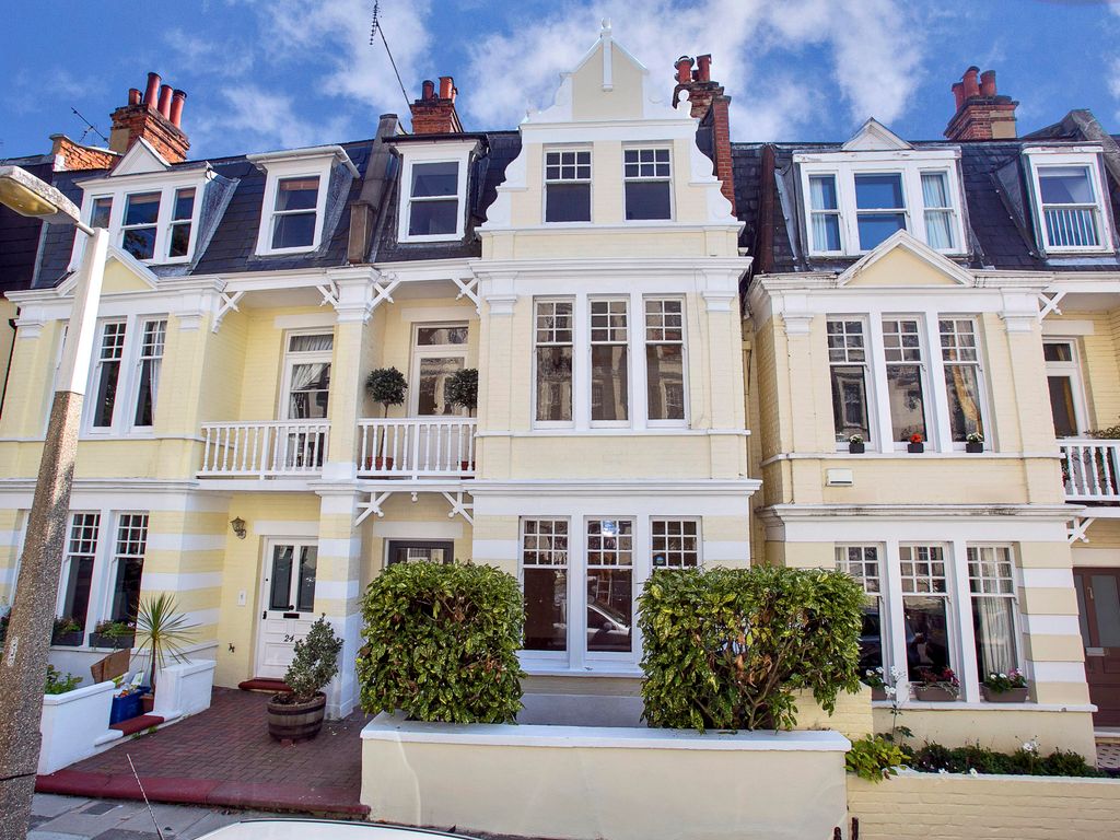 5 bed detached house to rent in Onslow Avenue, Richmond TW10 Zoopla