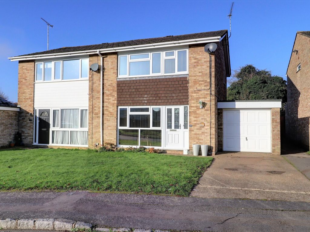 3 bed semidetached house for sale in Wellfield, Hazlemere, High