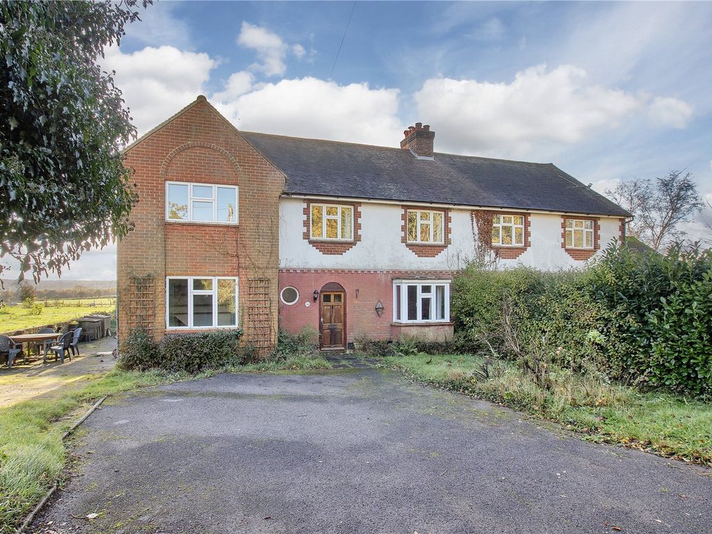 5 bed semidetached house for sale in Heaverham Road, Kemsing