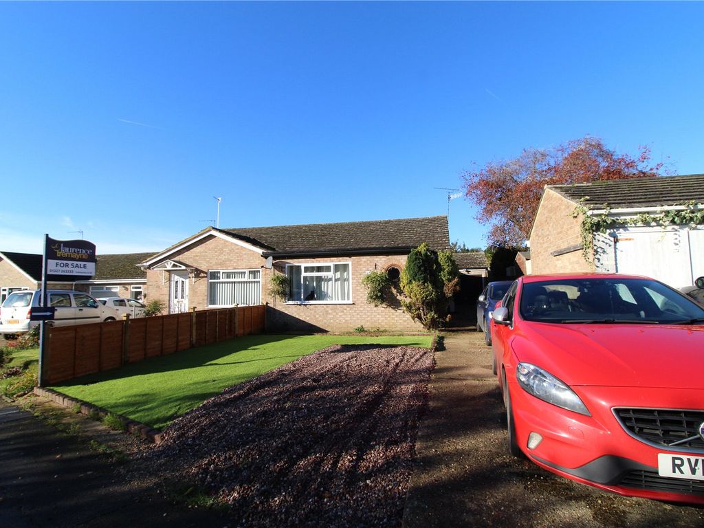 2 bed bungalow for sale in Central Avenue, Woodford Halse