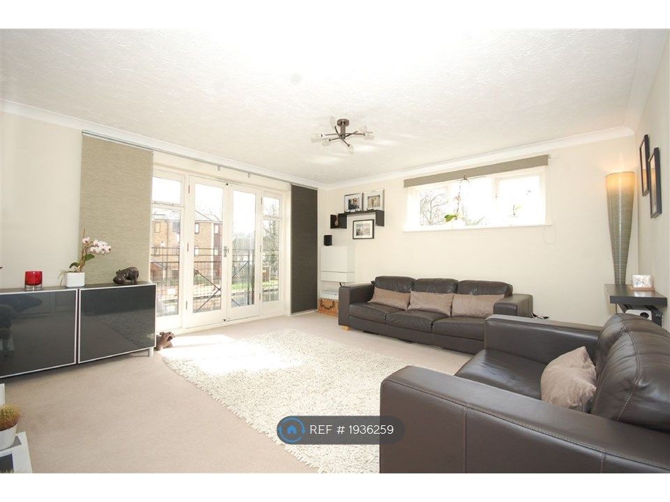2 bed flat to rent in Riverside House, Morden SM4, £1,845 pcm Zoopla