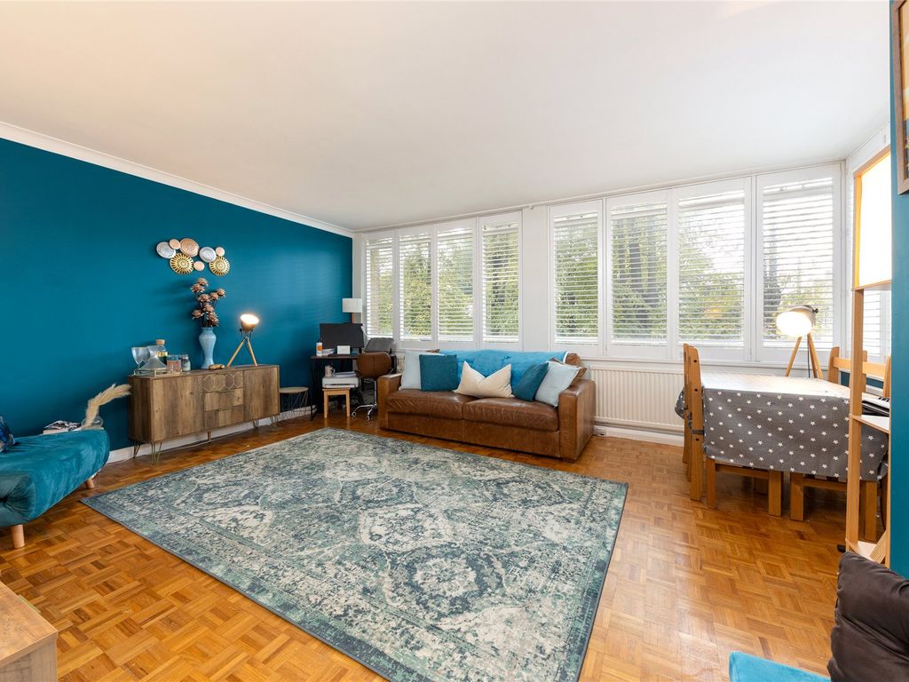 2 bed flat for sale in Princes Way, Southfields, London SW19, £485,000