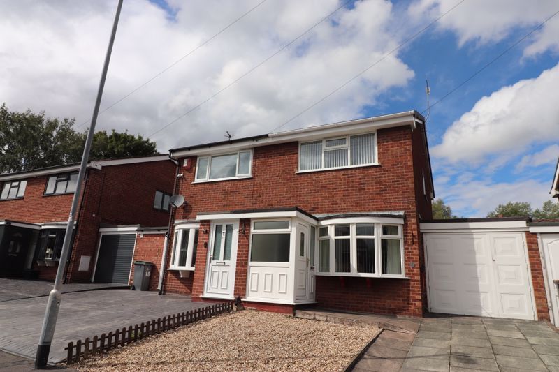 2 bed semidetached house for sale in Hailsham Close, Tunstall, Stoke