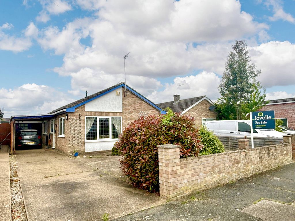 3 bed detached bungalow for sale in Merleswen, Dunholme LN2, £237,000