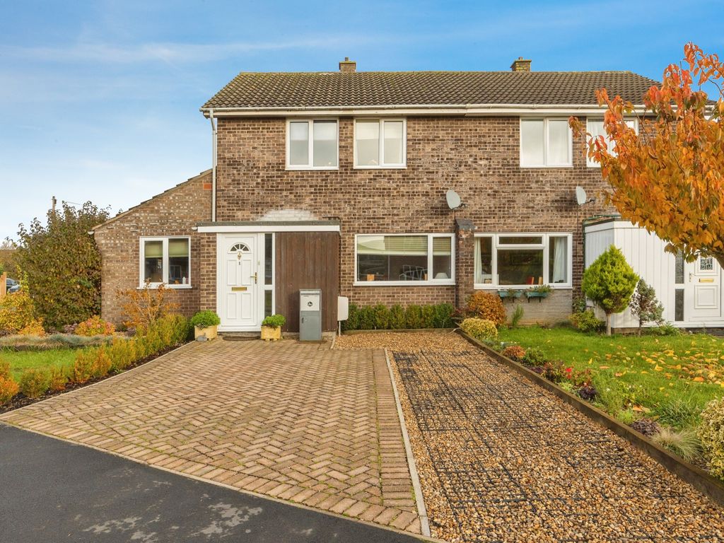 3 bed semidetached house for sale in Sycamore Avenue, Wymondham