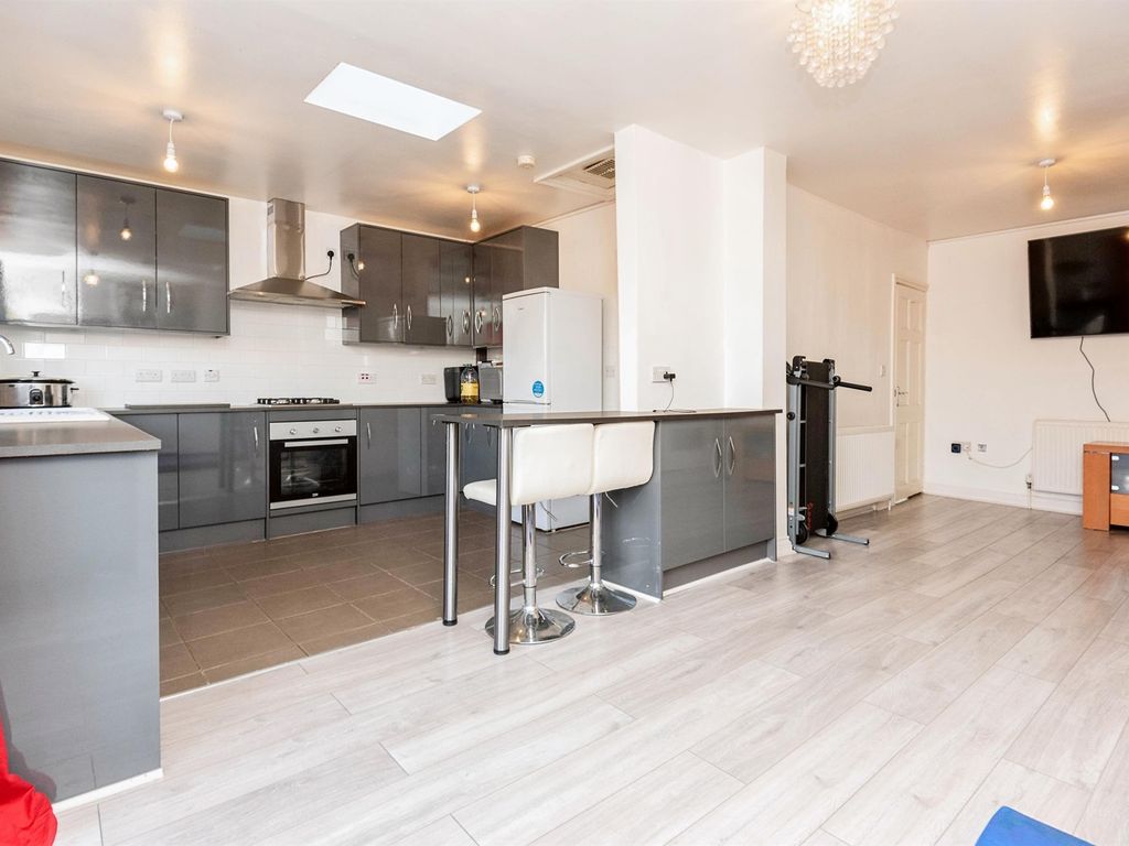 3 bed semidetached house for sale in Wellsford Avenue, Sheldon